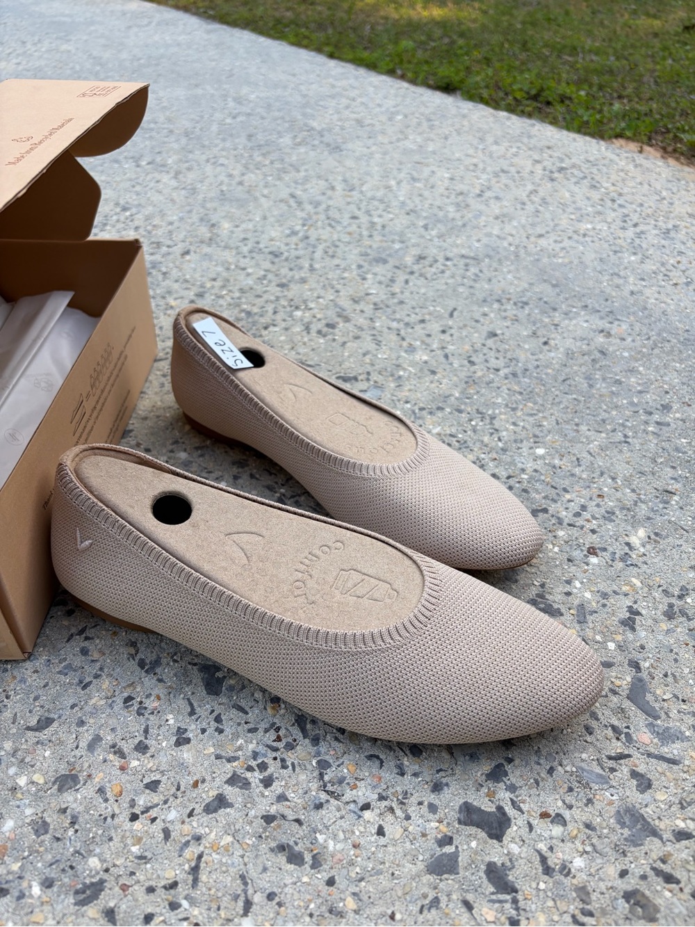 Vivaia tan women’s slip on knit ballet flats new in box